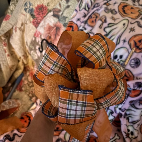 BOWS - Picture 2 of 3